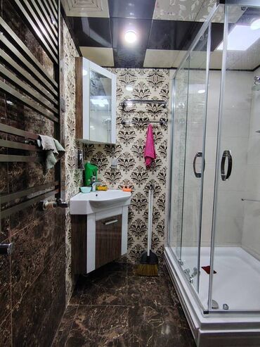 Uzunmüddətli kirayə mənzillər: Xətai rayonu Port bakuda yerləşən, 9 mərtəbəli binanın 2 ci — 18