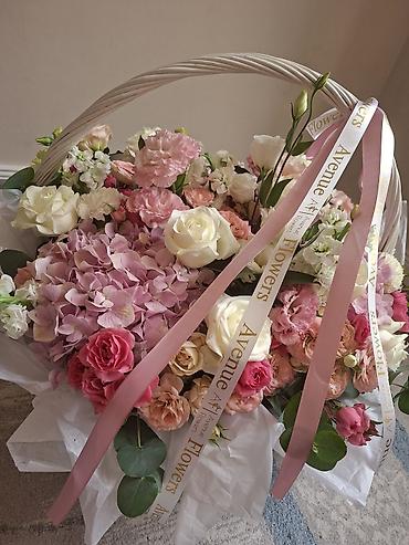 flowers: Пышная цветочная композиция в плетёной корзине. Состав и оформление — 4
