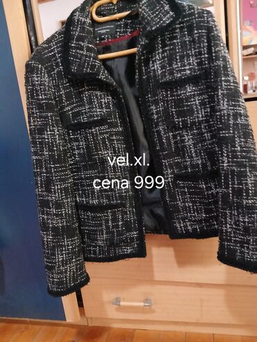 Sakoi: Ženska odeća – više komada 1) Kratki blejzer od tvida - Boja: crna sa — 1