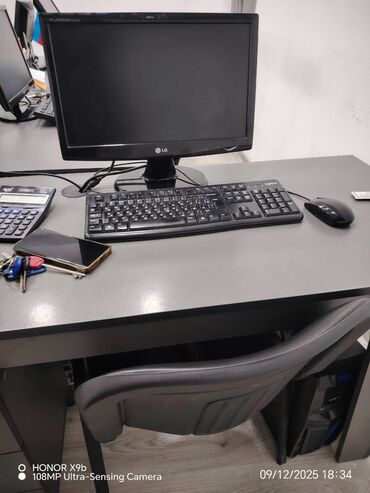 Masaüstü kompüterlər və iş stansiyaları: Masaüstü kompüterlər işləkdir. 6 ədəd PC, 6 ədəd monitor, 6 ədəd — 18