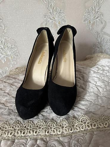 5 4: Туфли, 38, Christian Louboutin, Б/у, цвет - Черный, Самовывоз — 1