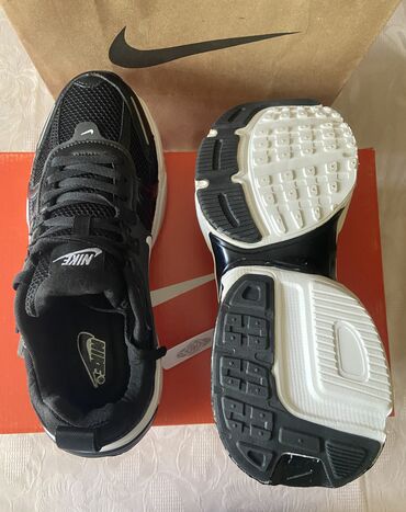 Krasofkalar və idman ayaqqabıları: Yeni̇ - ni̇ke 
Made in Vyetnam
41- ölçü 
ortopedik 
barkod — 7