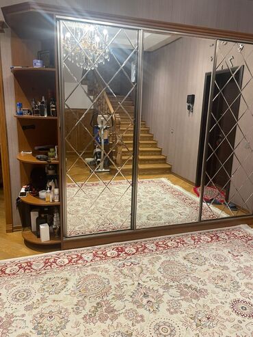Divanlar: İşlənmiş, Kupe, 2 qapılı Düz dolab, Dəhliz dolabı, Azərbaycan
