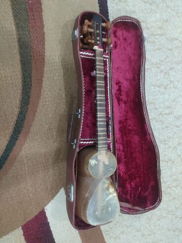 qab qaşiq: Məhsul: Tar və sərt qabı (keyslə) Təsvir:qədimi tardir - Klassik