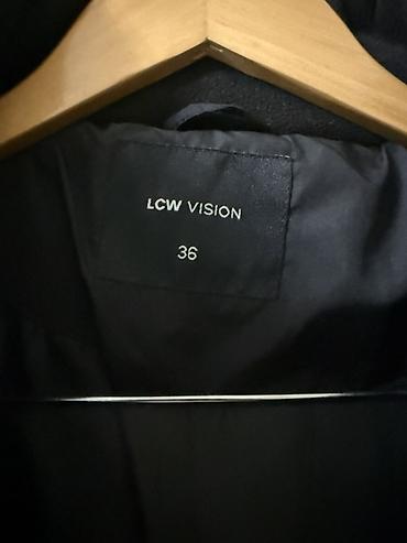 Kurtkalar: LCW Vision brendinə məxsus uzun qadın пуховik/palto. Qara rəngdədir — 2