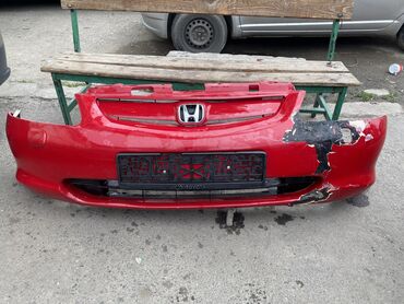 хетчбек: Передний Бампер Honda 2003 г., Б/у, цвет - Красный, Оригинал