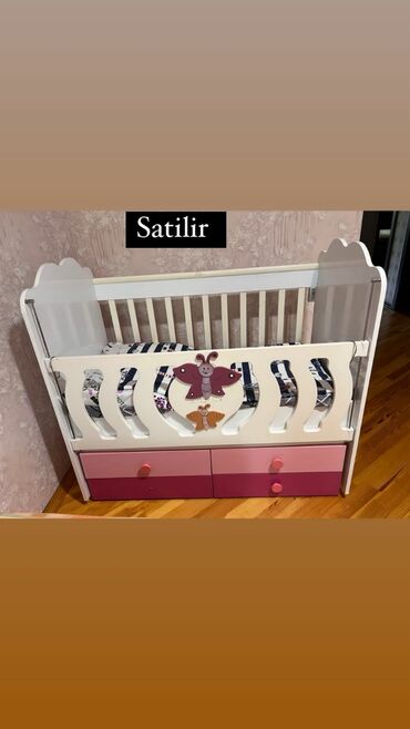 Beşiklər: Qız üçün, İşlənmiş, Dördbucaq, Beşik, Matras ilə, Yellənmə mexanizm ilə