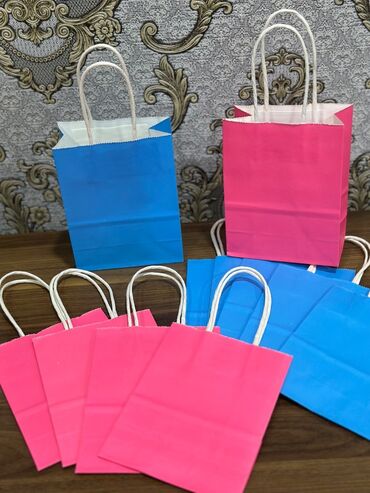 Yeni il oyuncaqları və bəzəkləri: Yeni il qutulari, Qiymet 1-2 azn civarindadi hamisini goturene endirim — 7