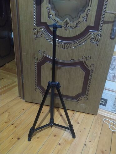 asus çanta: Fotonu dəstəkləmək üçün nəzərdə tutulmuş qara rəngdə tripod. O, möhkəm