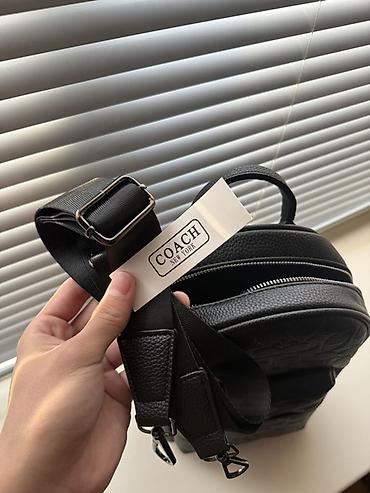 Рюкзаки: Сумка Coach Компактная барсетка из черной фактурной кожи с тисненным — 8