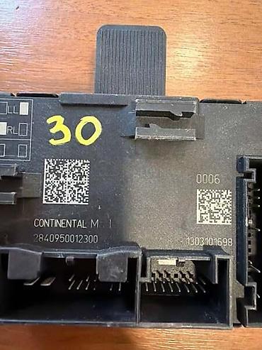 horizontalno: ELEKTROMOTOR PODIZACA STAKLA ZA VOLKSWAGEN GOLF 7, PASSAT B8, TIGUAN — 1