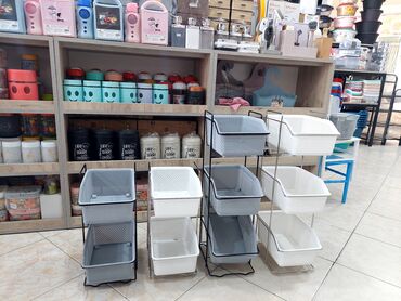 Digər qab-qacaq və mətbəx ləvazimatları: Meyvə-tərəvəz yiğmaq uçun polkalar 3 mertebe tekerli ve 4 mertebe — 9