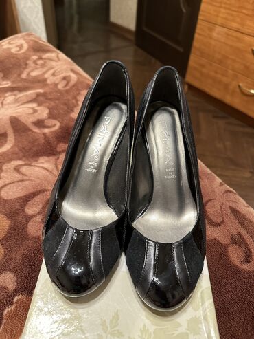 вечерние женские туфли: Туфли 35, цвет - Черный