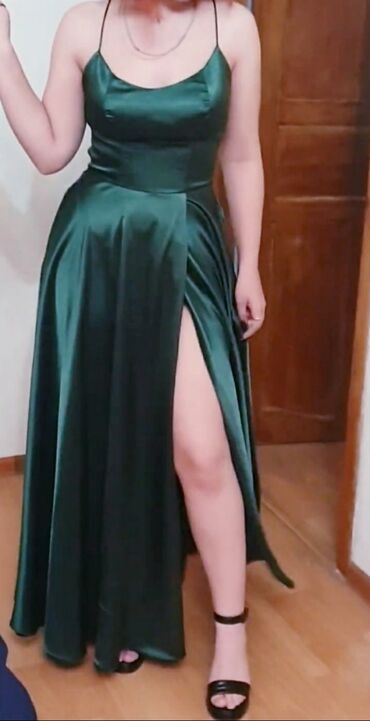 зеленое платье с открытой спиной: Вечернее платье, Длинная модель, Атлас, Без рукавов, Открытая спина