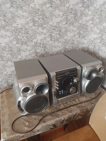 ремонт плейстейшен 5: Samsung markalı DEES mini hi-fi sistemi, iki dinamik və mərkəzi — 1