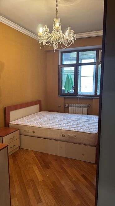 Uzunmüddətli kirayə mənzillər: Möhtəşəm dizaynlı 3 otaqlı mənzil - Geniş zal: dekorativ fiqurlu — 4