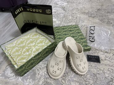 шипы на обувь: Босоножки, 37, Gucci, Новый, Платная доставка, Самовывоз