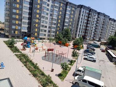 квартира сдаются дордой моторс: Продаётся 3к квартира на 3 этаже общая площадь 84м2 адрес: город Ош