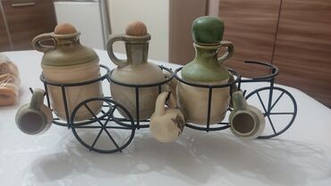 Другой домашний декор: Сувенир в виде тележки с вазами и кружками, производства Турция, 3