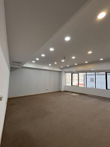 naftalan kiraye ev: Luxen plaza 7 ci mərtəbə. 245 kv gözəl ofis təmirli. Kamunal pulu kv — 7