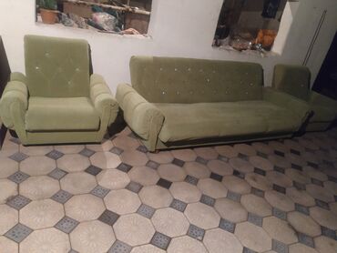 диван мебель: Прямой диван, цвет - Зеленый, Б/у