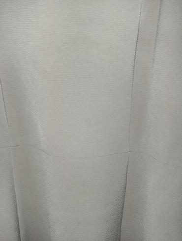 obuca bata: Elegantna midi haljina u puderasto bež nijansi. - Kroj: blago — 5