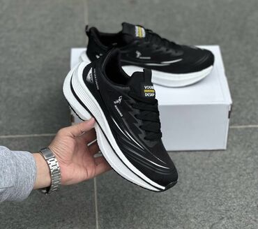 Кроссовки и спортивная обувь: Качественные летние кроссовки 👟 Идеальный вариант для мужчин 👍 Есть