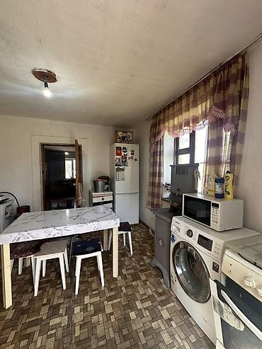 Үйлөр: 📍В селе Кызыл-Туу продается дом на участке 14.5 соток. 🏡Дом без — 6