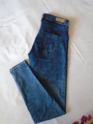 brojevi pantalona: Clockhouse farmerke, jegging leg, nove ili kao nove. Etiketa je