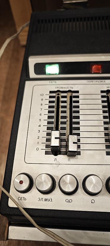 Виниловые пластинки: Два советских проигрывателя винила (компактные электрофоны со — 7