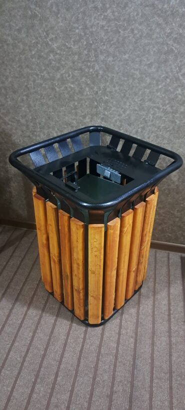 Baklar və çənlər: Məhsul: Daxili/çöl istifadə üçün metal zibil qutuları - Model — 24