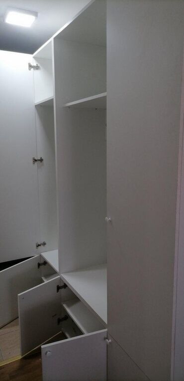 Ormari: 🔹 ORMAR 24 🔹 📌 Opis: Ormar je izrađen od Univera debljine 18 mm u — 9