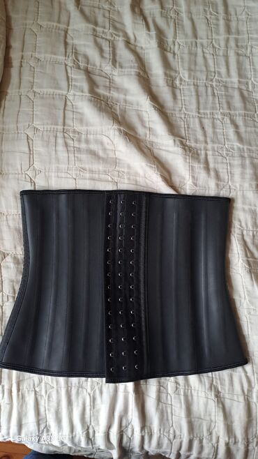 Vitaminlər və BAƏ: Yenidir.
Istifade olunmayib.
Latex M razmer.
Cemi 15 azn