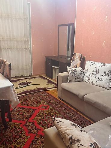 nzs de satilan heyet evleri: Xırdalan şəhəri H.Əliyev pr. kirayə mənzil verilir. 2/2 mərtəbəsi, 2 — 8