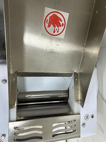 Другая техника для кухни: Продаю тестораскаточную машинку .220v/380v лапшарезка. лагмано — 8