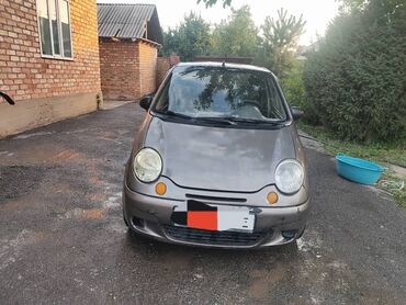 уна тетиктер: Хэтчбек Daewoo Matiz в сером цвете с пятью дверями и компактными