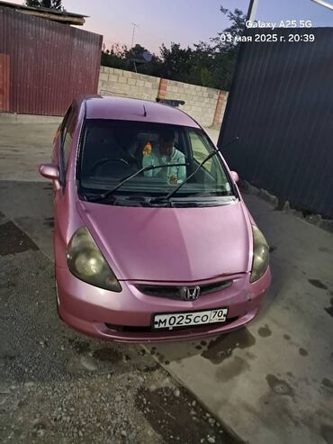 Honda: Хонда фит 2001
правый рол 
Баткенде машине