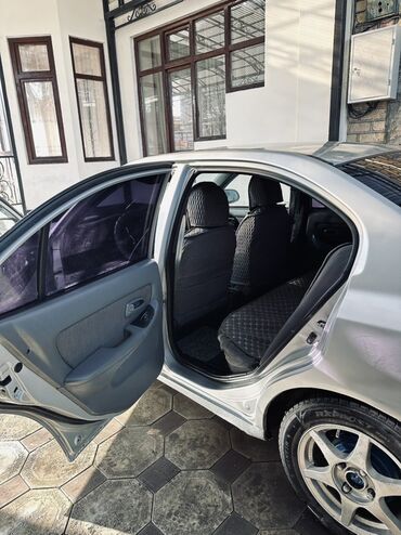 Hyundai: Hyundai Elantra: 2005 г., 1.6 л, Механика, Газ, Седан — 8