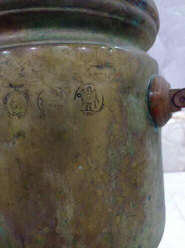 Əskinaslar: Antik mis samovar (samovar gövdəsi) - Material: qalın mis - Gövdədə