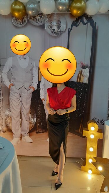 Köynək və bluzalar: Buluz ve etek birlikde satılır.Razmer S-Xl kimi olur.Her ikisi 1 defe