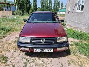 Volkswagen: Volkswagen Vento: 1993 г., 1.8 л, Механика, Газ, Седан