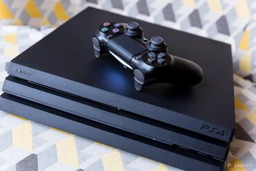 PS4 (Sony PlayStation 4): Продаю ps4 pro 1 тирабайт. Также в комплект дарю 2 джостика, hdmi