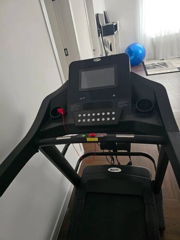 qaçış trenajor: 2500 manata alınıb. Yutubu və interneti var. Az işlənib. Yeni kimidi