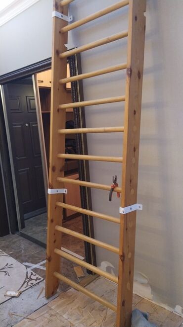 Əlcəklər: Taxta İsveç divar nərdivanı (wall bars) - Material: bərk ağac