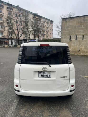 Toyota: Toyota Sienta: 1.5 l | 2004 il Van/Minivan — 4