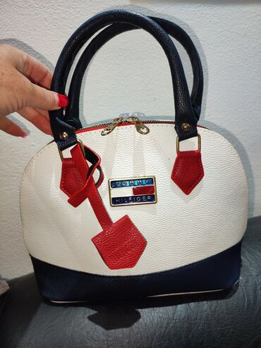 tommy hilfiger torbice: Tommy Hilfiger prelepa tasna nova at lalafo.rs tommy hilfiger torbice: Tommy Hilfiger prelepa tasna nova