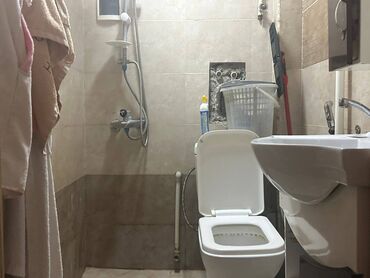 Uzunmüddətli kirayə mənzillər: Nərimanov metrosuyla 2 dəqiqə məsafədə Metroparkın yanında 5 mərtəbəli — 10