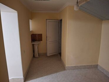 Ofislər: Təcili kupçalı yarımzirzəmi 29.3 kv. ticarət obyekti satılır! Faktiki — 10