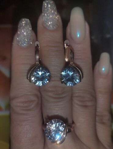 Наборы украшений: Позолоченный ювелирный комплект кольцо и серьги с фианитом. Комплект — 6