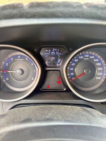 Hyundai: Hyundai Elantra: 1.8 l | 2011 il Sedan — 13